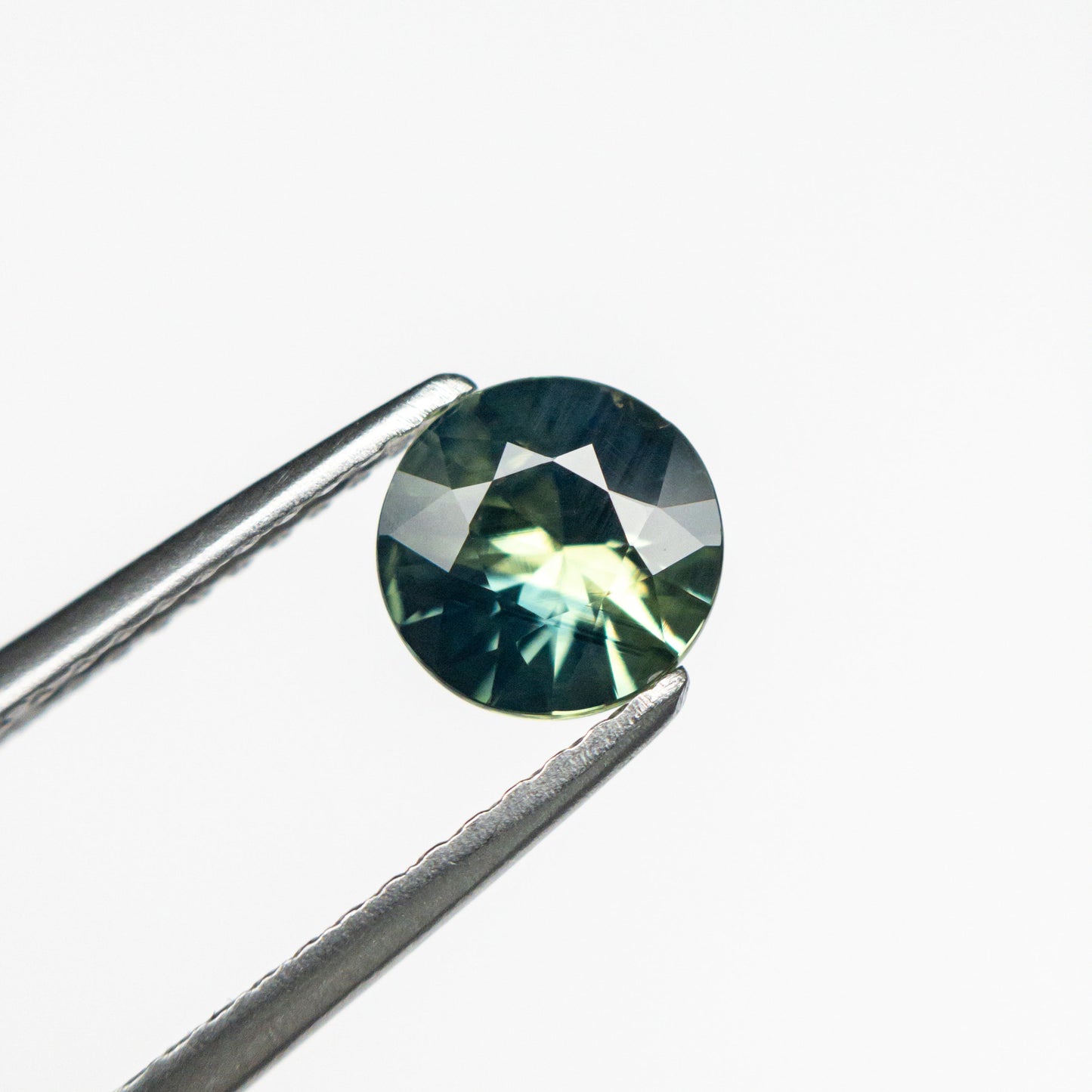 0.83ct 5.94x5.88x3.33mm Round Brilliant Sapphire 23806-22