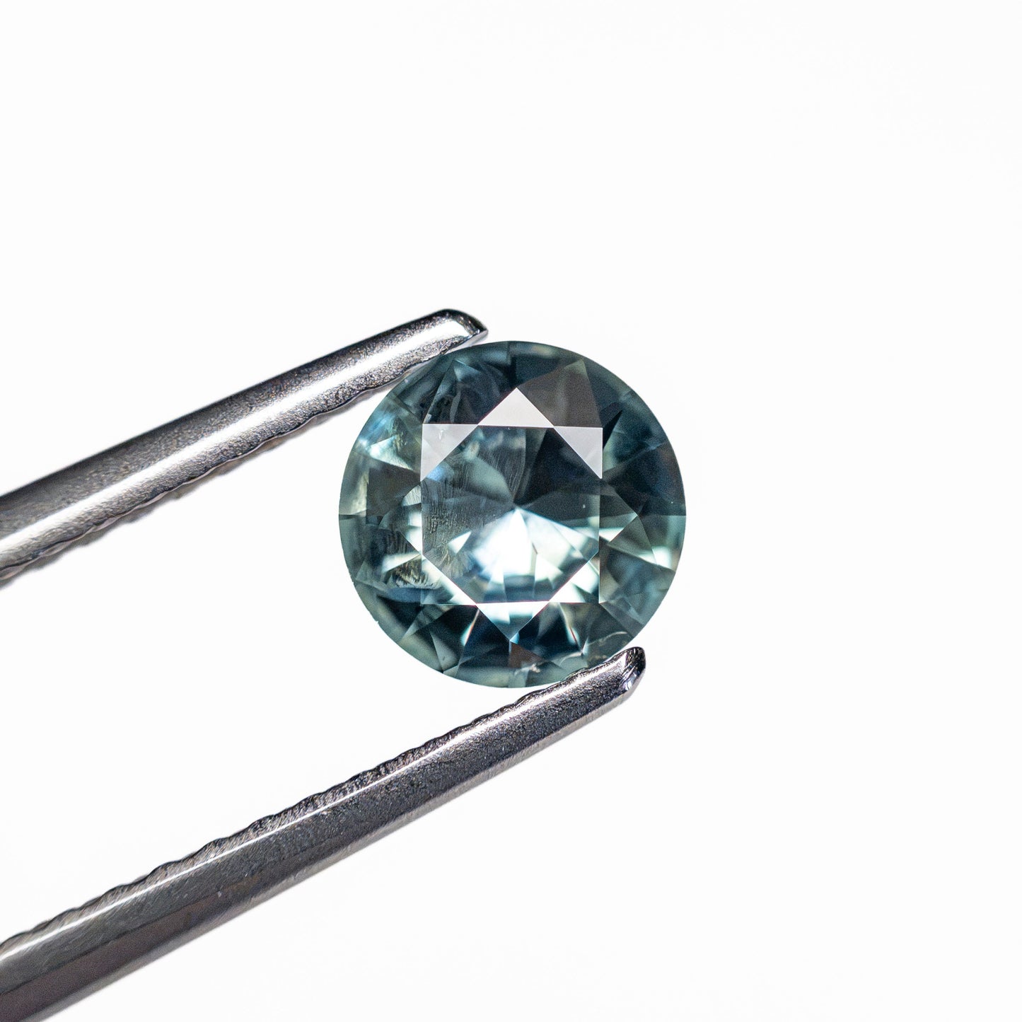0.62ct 5.58x5.58x2.85mm Round Brilliant Sapphire 26134-05