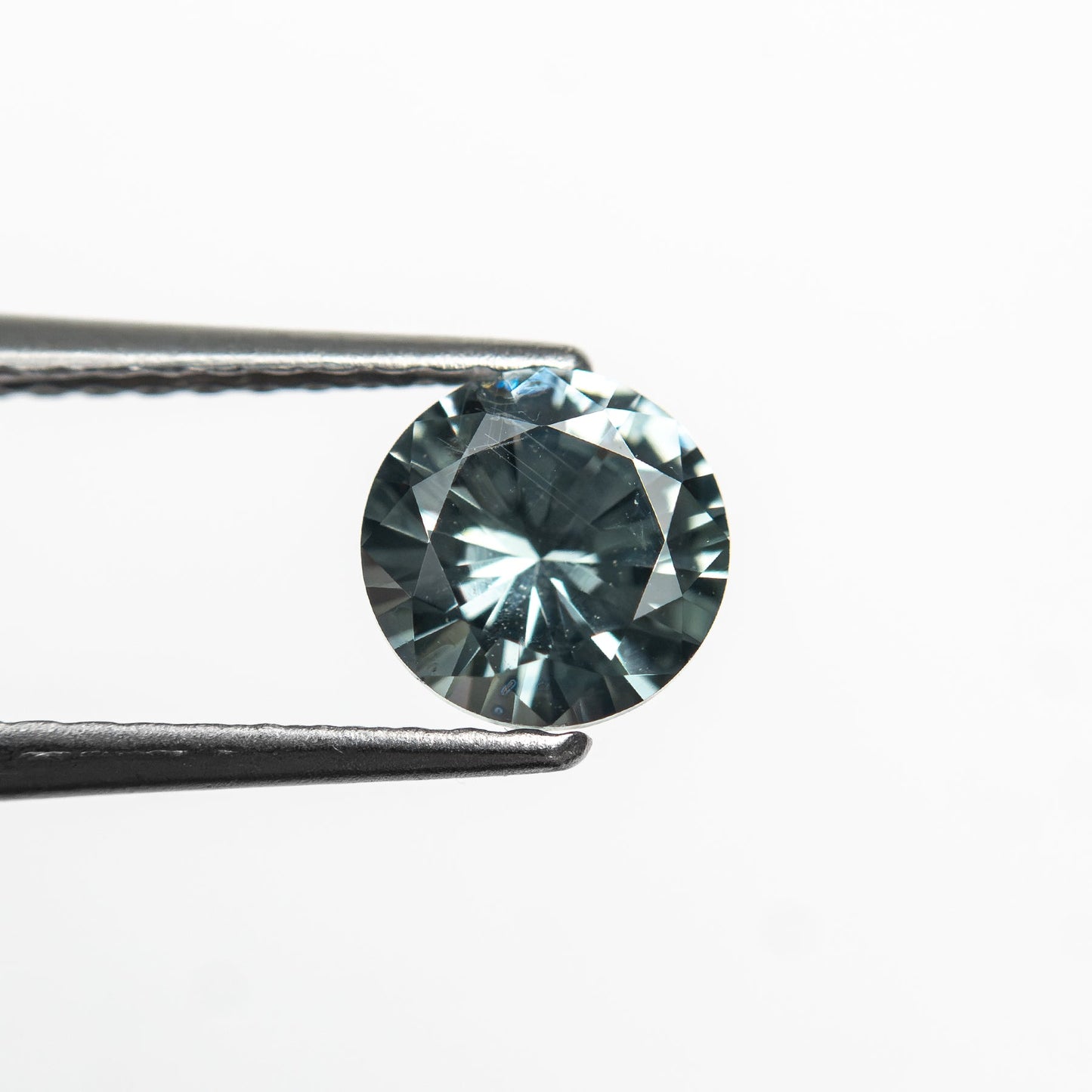0.77ct 5.54x5.52x3.42mm Round Brilliant Sapphire 26134-07