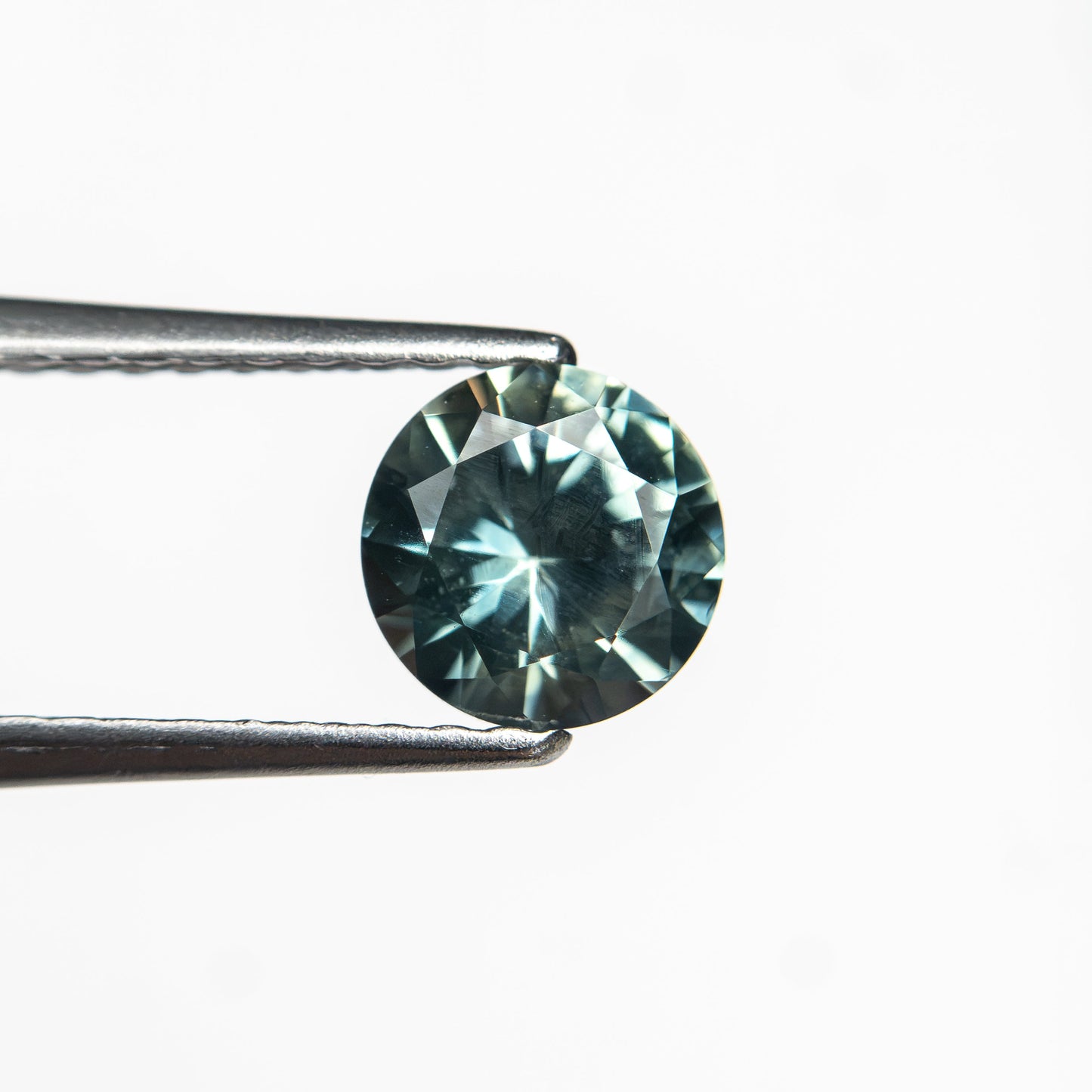 0.81ct 5.54x5.51x3.56mm Round Brilliant Sapphire 26134-24