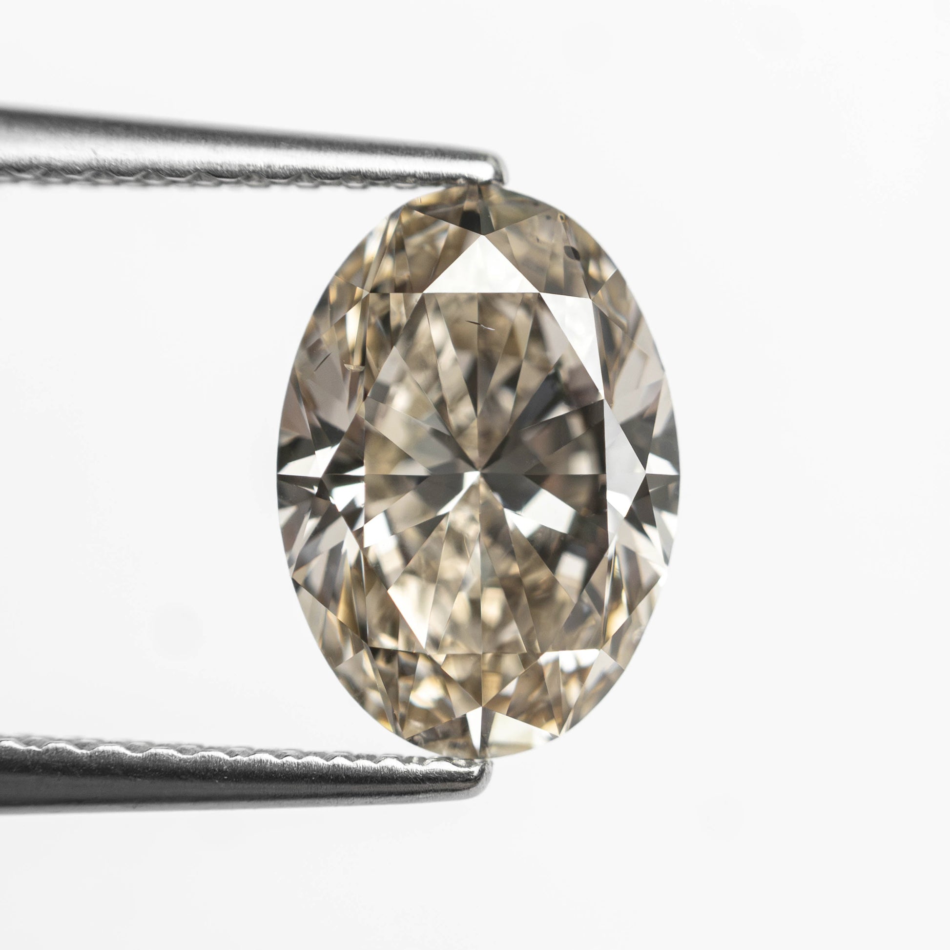 2.03ct 9.73x6.82x4.39mm SI2 Y-Z Oval Brilliant 27385-01