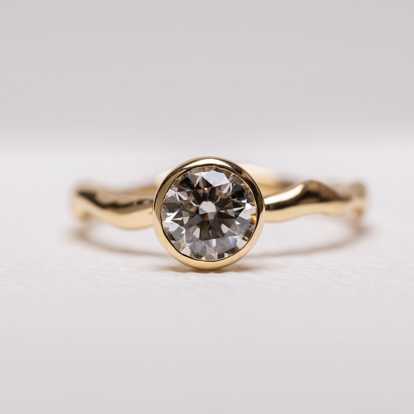 0.92ct Round Brilliant Diamond, 18KYG, with Bezel